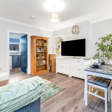 Modern & Spacious 2 Bedroom House - Free Parking - Front & Back Garden - Private Main Door Entrance Edinburgh Ngoại thất bức ảnh