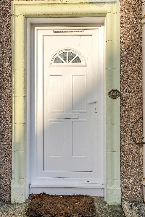 Modern & Spacious 2 Bedroom House - Free Parking - Front & Back Garden - Private Main Door Entrance Edinburgh Ngoại thất bức ảnh