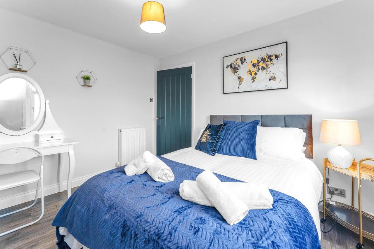 Modern & Spacious 2 Bedroom House - Free Parking - Front & Back Garden - Private Main Door Entrance Edinburgh Ngoại thất bức ảnh
