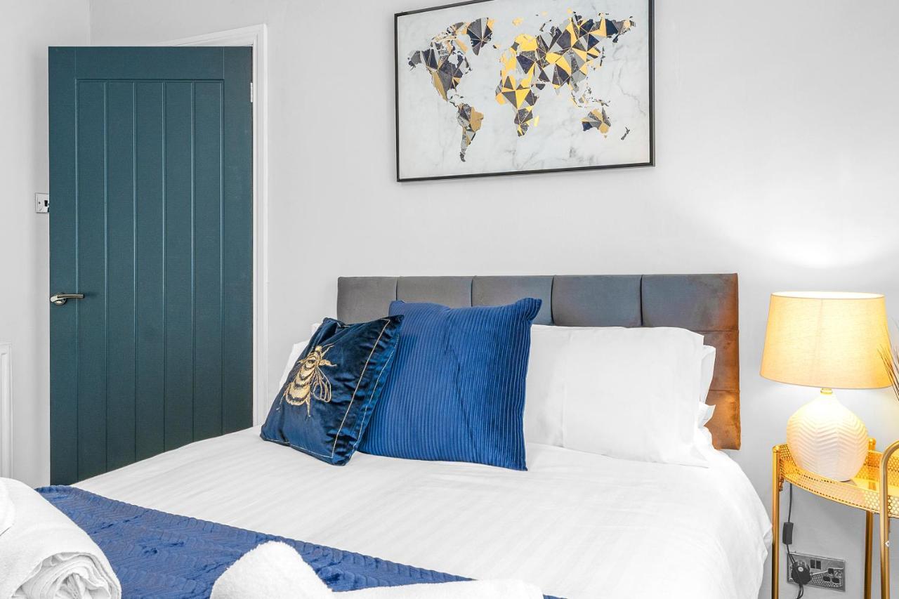 Modern & Spacious 2 Bedroom House - Free Parking - Front & Back Garden - Private Main Door Entrance Edinburgh Ngoại thất bức ảnh