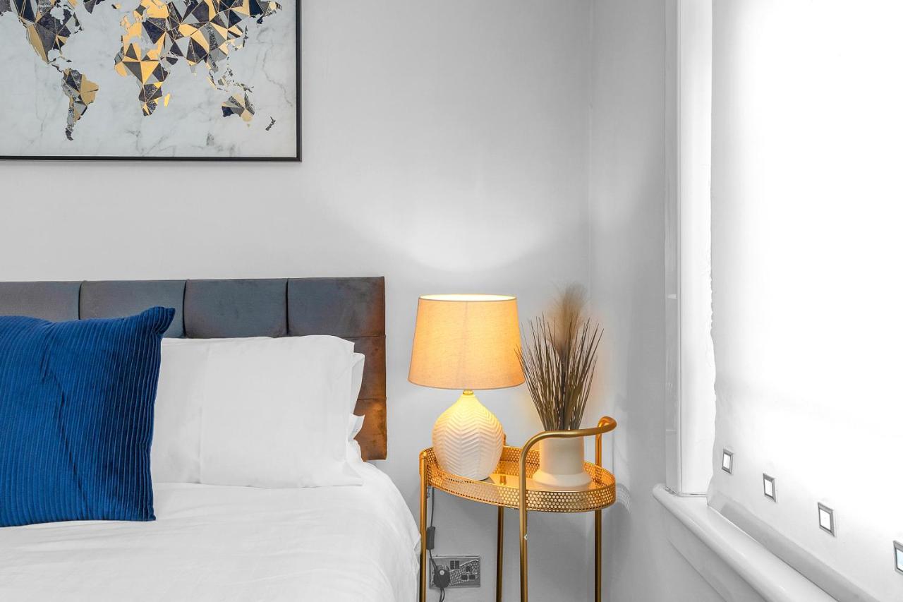 Modern & Spacious 2 Bedroom House - Free Parking - Front & Back Garden - Private Main Door Entrance Edinburgh Ngoại thất bức ảnh