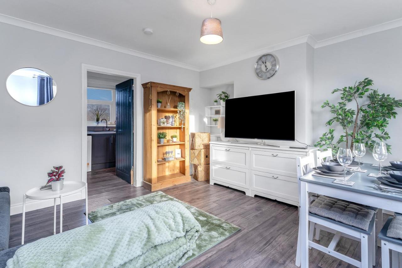 Modern & Spacious 2 Bedroom House - Free Parking - Front & Back Garden - Private Main Door Entrance Edinburgh Ngoại thất bức ảnh